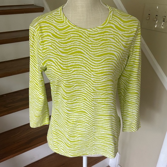 J McLaughlin Zebra Print Catalina Cloth Top Peridot and White 3/4 Sleeve - Picture 1 of 9